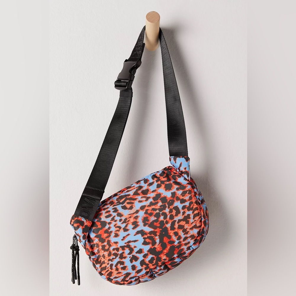 A4. NWT Free People Quilted Print Sling Bag - Picture 3 of 5